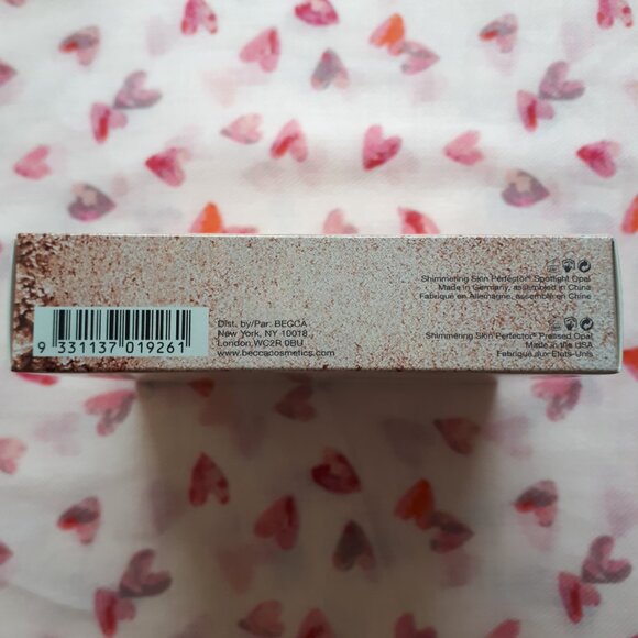 Becca Cosmetics: Glow On The Glow Kit - Opal - Picture 3 of 16